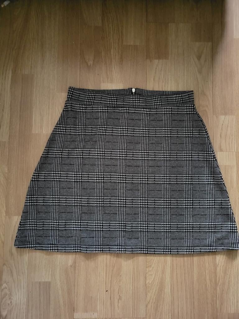 Kort geruit rokje maat M van Anytime, Kleding | Dames, Rokken, Maat 38/40 (M), Zwart, Anytime, Ophalen of Verzenden