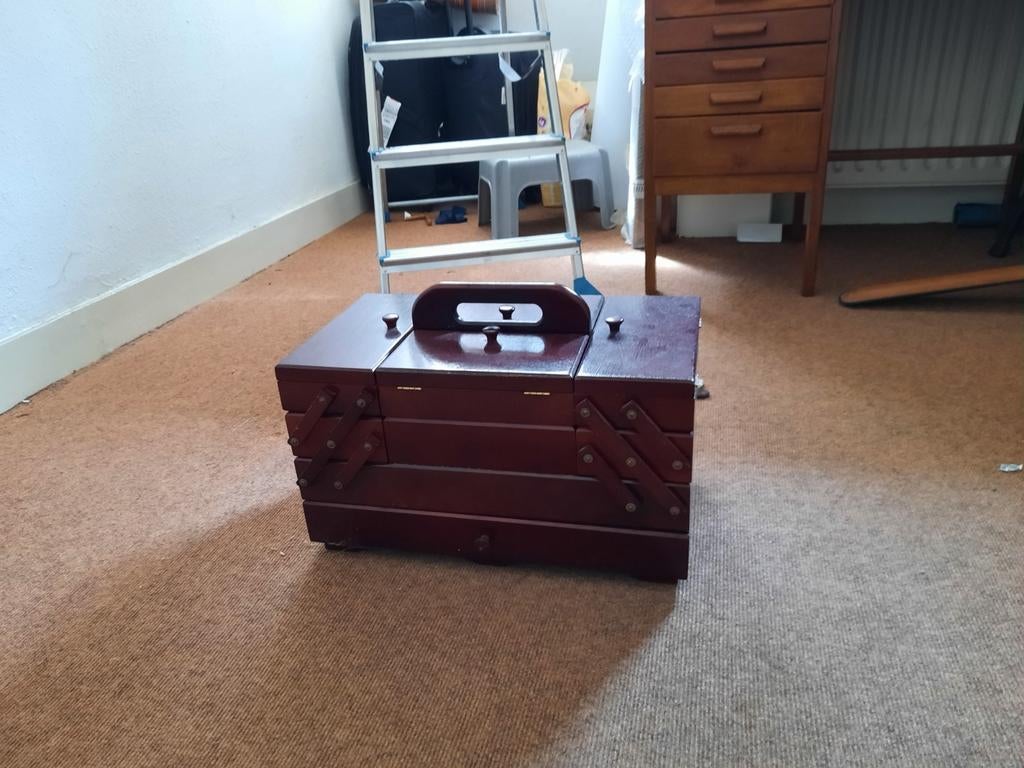 Mooie naaidoos, Ophalen