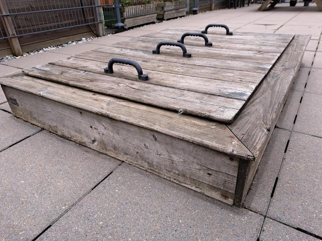 Houten zandbak met deksel en zitrand 165x125cm geïmpregneerd, Ophalen, Gebruikt