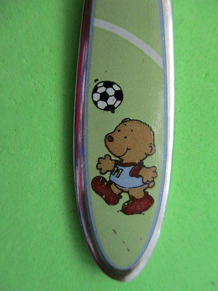 (KB5159) Kinderbestek Beertje met voetbal vork, Ophalen of Verzenden, Gebruikt