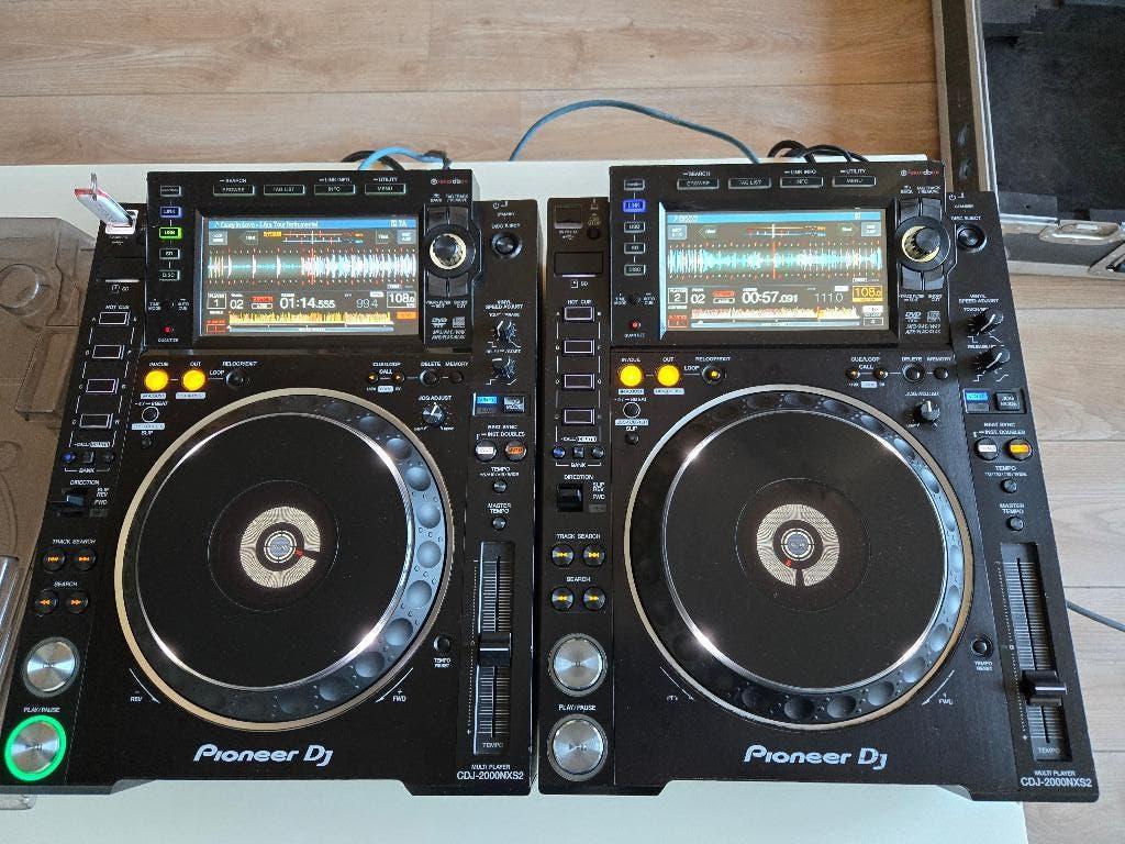 2x CDJ2000Nexus met flightcase, Ophalen, Gebruikt, Draaitafel, Pioneer