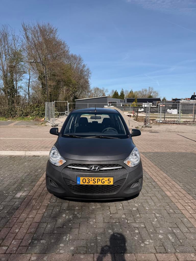 Hyundai i10 1.1 I 5DR 2011 Grijs met CarPlayscherm, 4 cilinders, 400 kg, Origineel Nederlands, Handgeschakeld