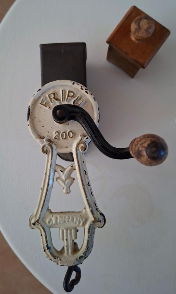 Vintage Fripu Germany handmolen / rasp / noten of kaas malen, Antiek en Kunst, Antiek | Keukenbenodigdheden, Ophalen of Verzenden