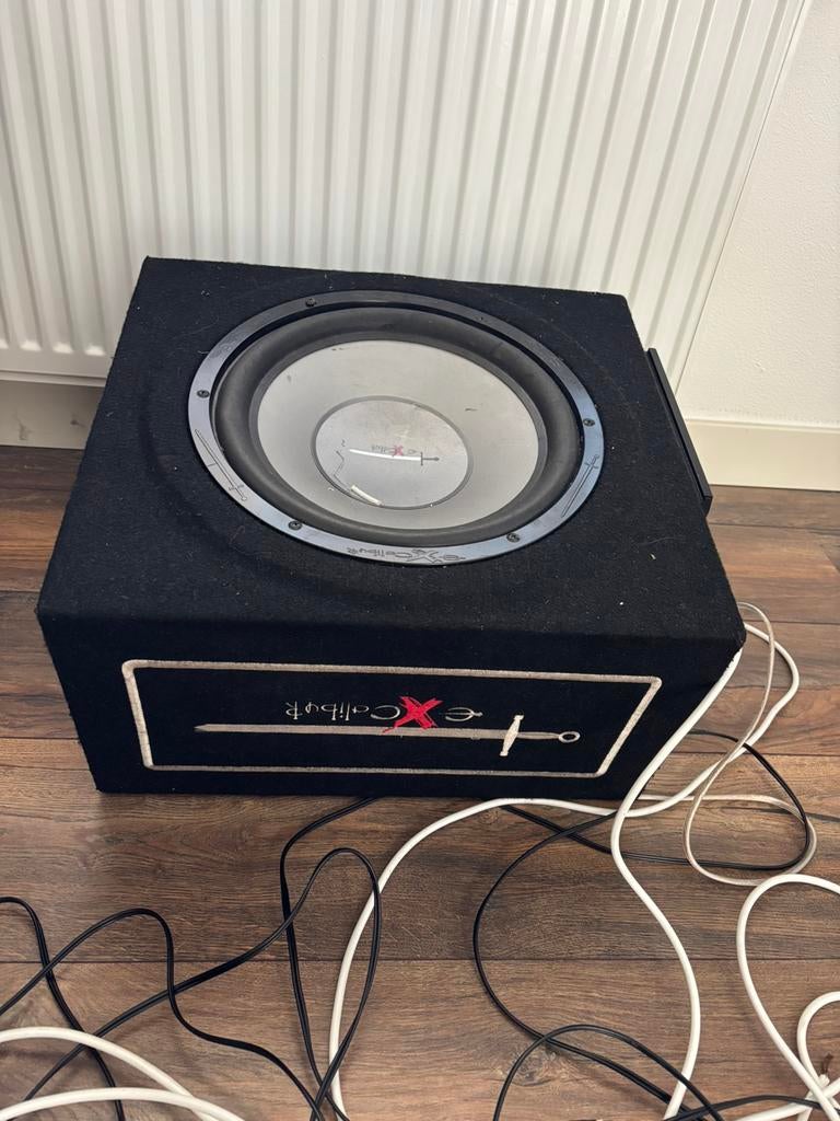 subwoofer met versterker, Auto diversen, Autospeakers, Ophalen of Verzenden, Zo goed als nieuw