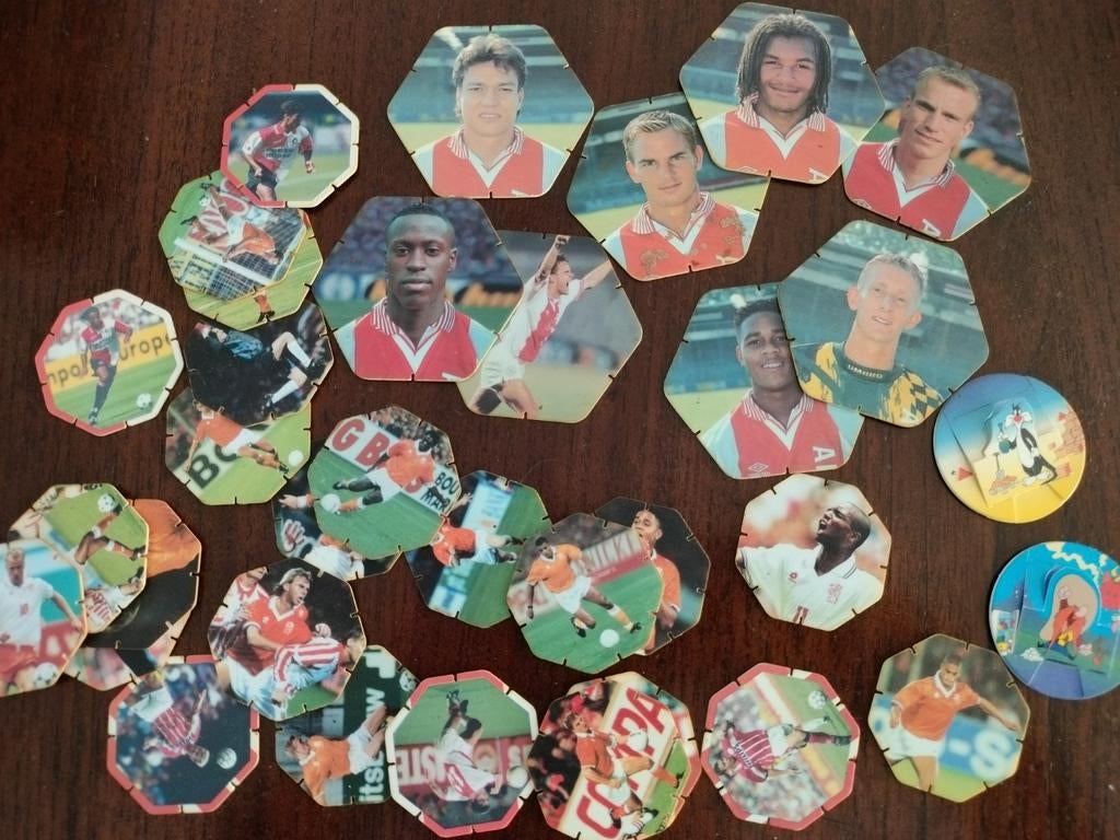 Verzameling flippo's met voetbalthema vintage, Verzamelen, Ophalen of Verzenden, Griezel, Losse flippo's