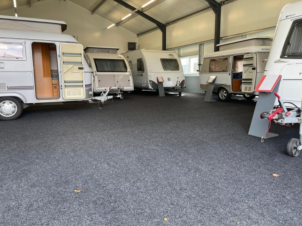 Kip kompakt hefdak. TEVENS INKOOP KIP KOMPAKT, Bedrijf, Overige, Dwarsbed, Kip