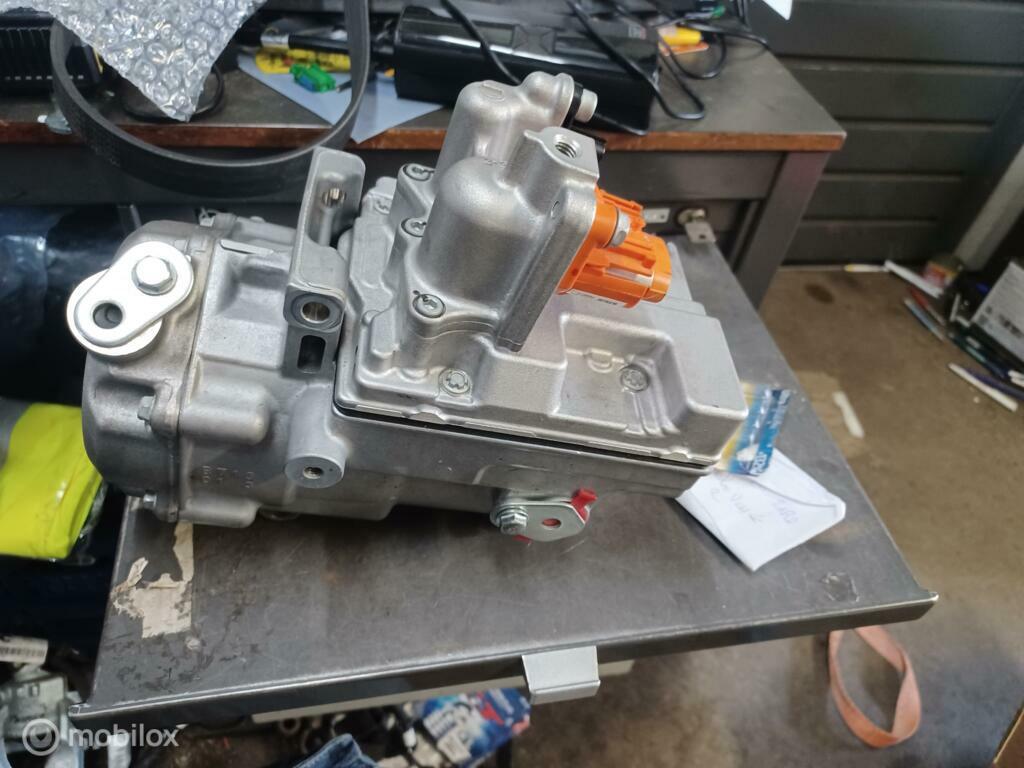 Aircopomp 92600502r Renault Zoe ('13->) 926008999r, Auto-onderdelen, Gebruikt, Renault, Ophalen of Verzenden, Renault