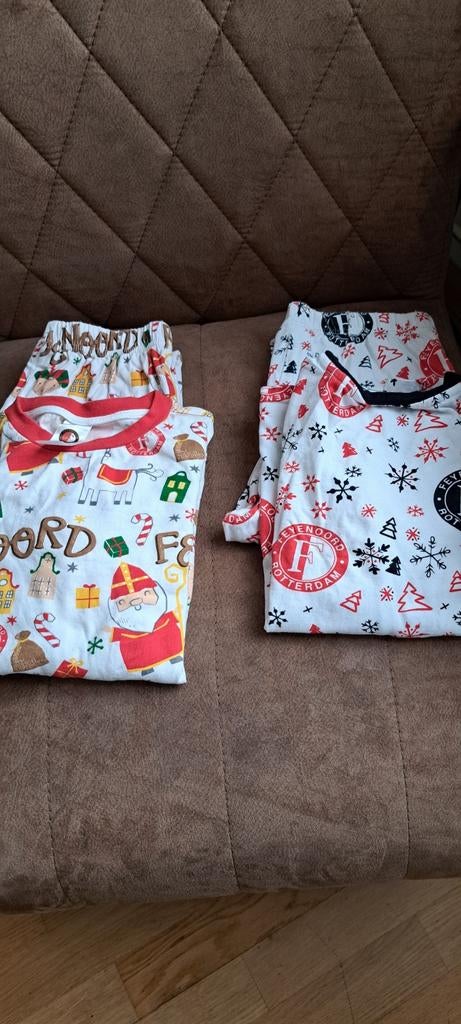 2 x feyenoord pyjama  maat 134. Samen 8 euro, Ophalen of Verzenden, Zo goed als nieuw, Nacht- of Onderkleding