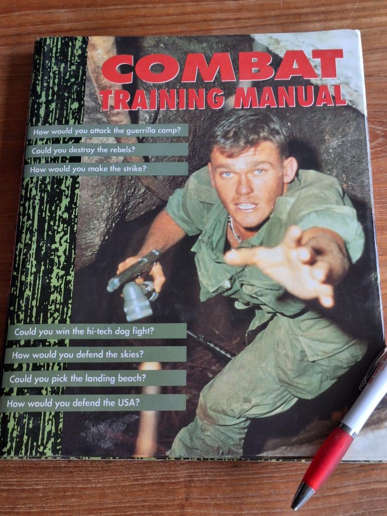 Combat Training Manual Hardcover, Boeken, Oorlog en Militair, Gelezen, Overige onderwerpen, Tweede Wereldoorlog, Ophalen of Verzenden