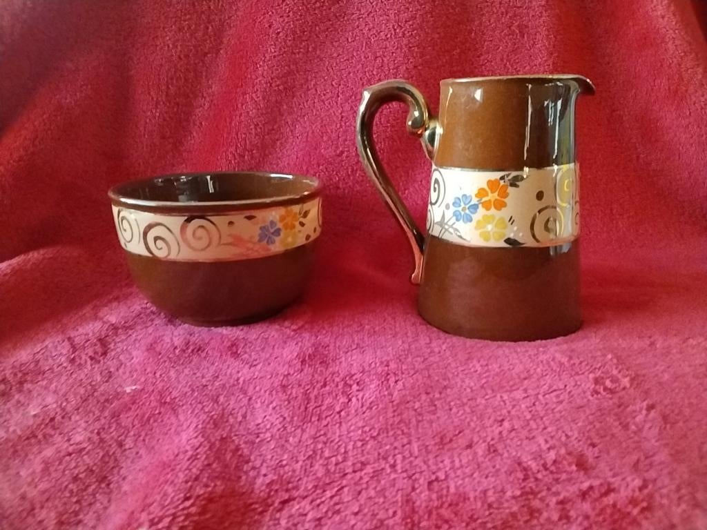 Gele en blauwe bloemen op bruin keramiek set, Antiek en Kunst, Antiek | Keramiek en Aardewerk, Ophalen of Verzenden