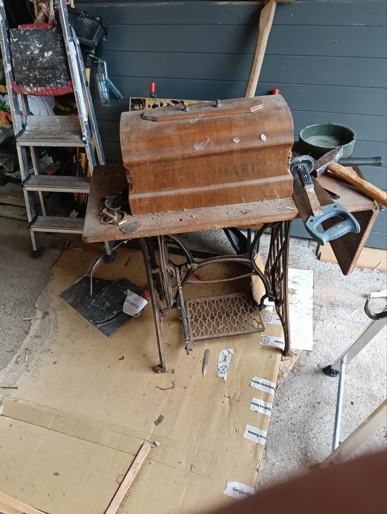 Antieke naaimachine met houten kap, Ophalen of Verzenden