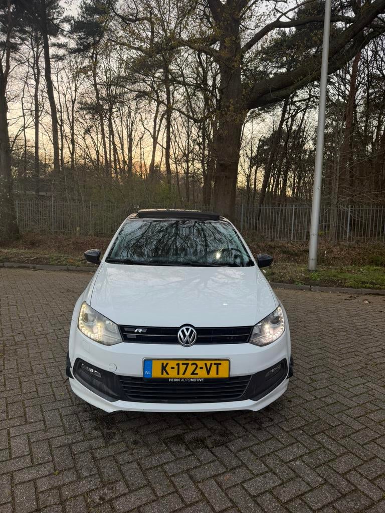 Volkswagen Polo 1.2 TSI DSG R-line, Auto's, Stof, 40 €/maand, Zwart, 4 cilinders