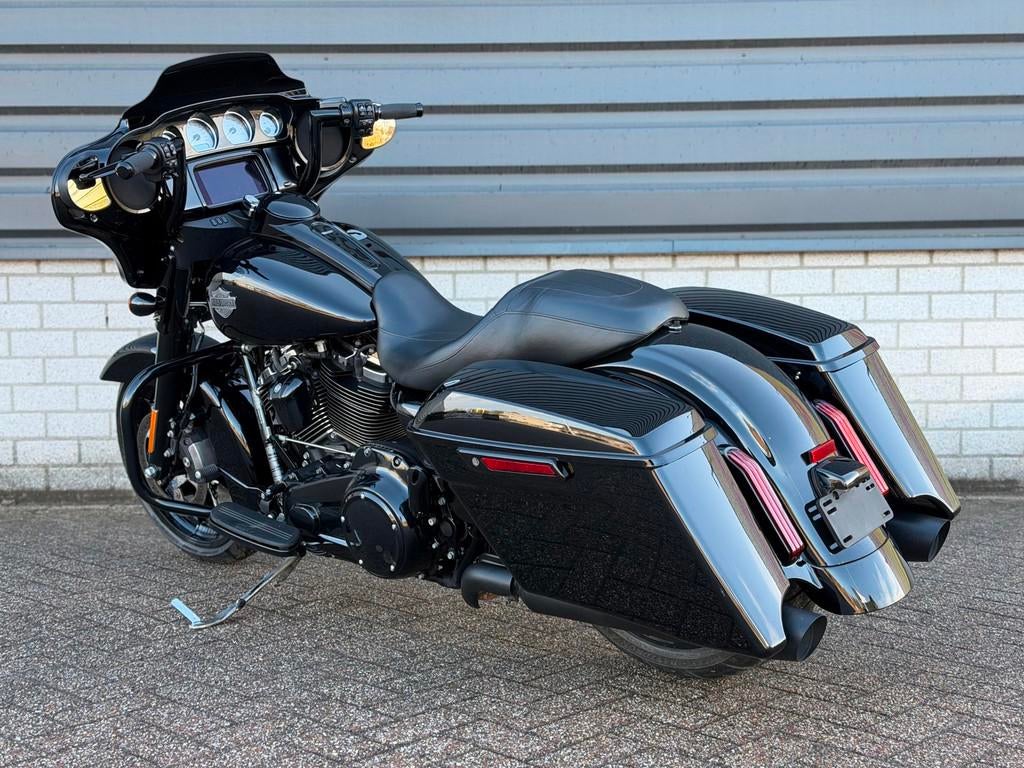Harley Davidson FLHX Street Glide 107 BLACK EIDITON BJ 2023 - foto 2