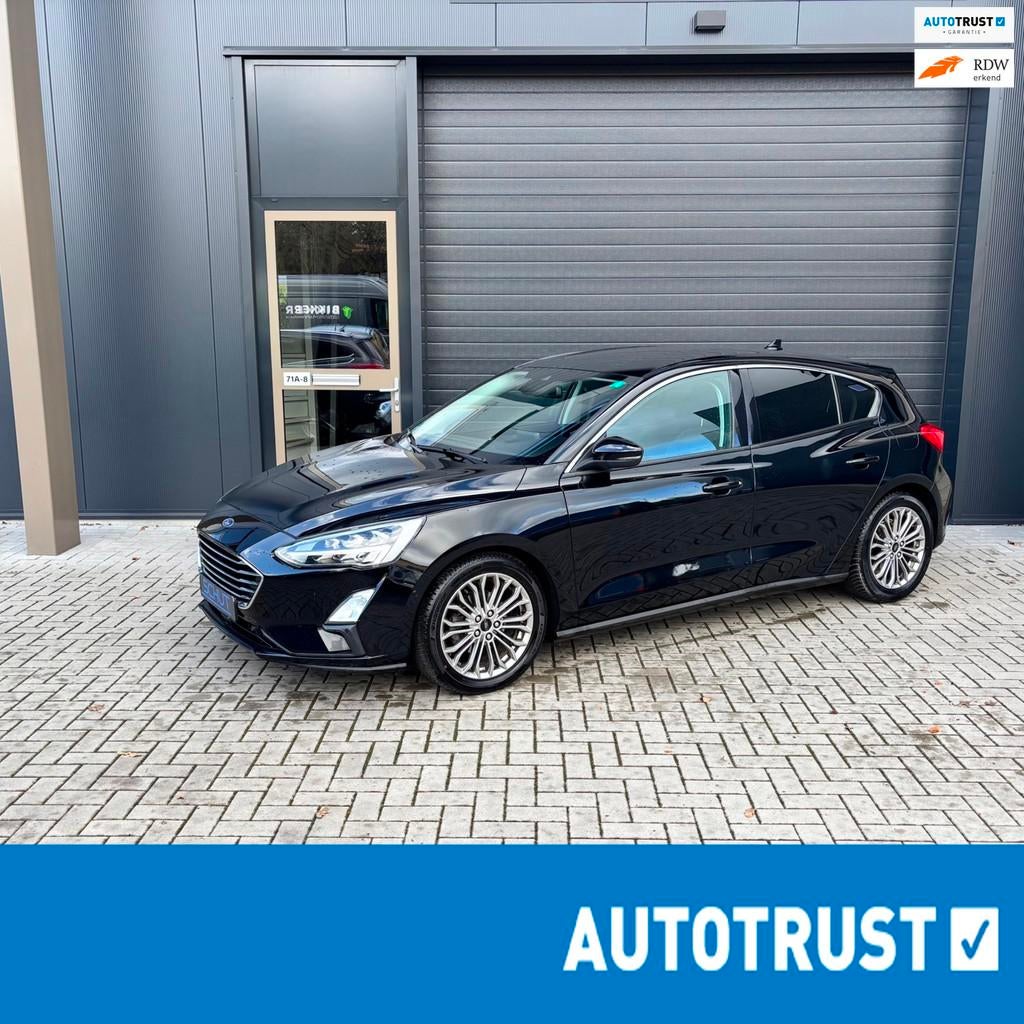 Ford Focus 125pk Titanium Business XENON | CARPLAY | CRUISE, Gebruikt, Zwart, Origineel Nederlands, Handgeschakeld