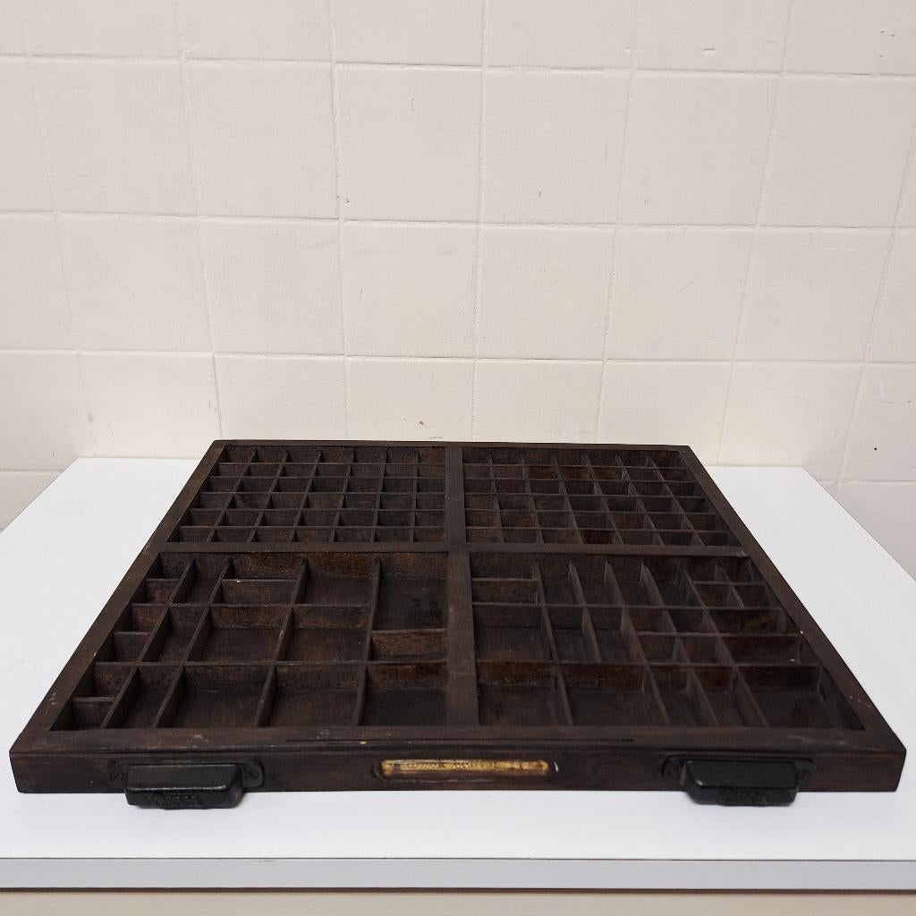 Antieke Letterbak uit Drukkerij, Ophalen