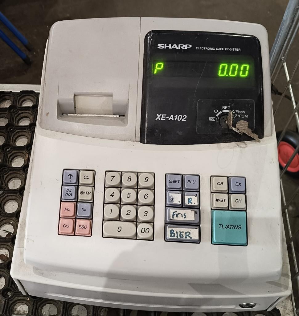 Sharp XE-A102 elektronische kassa met sleutel, Verzamelen, Elektronische Apparatuur, Ophalen of Verzenden, Overige typen