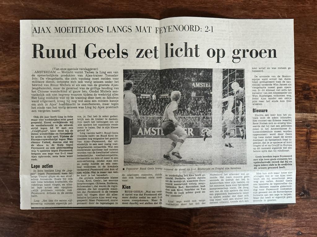 Voetbal krantenartikel Ajax Feyenoord april 1977, Verzamelen, Ophalen of Verzenden, Knipsel(s)