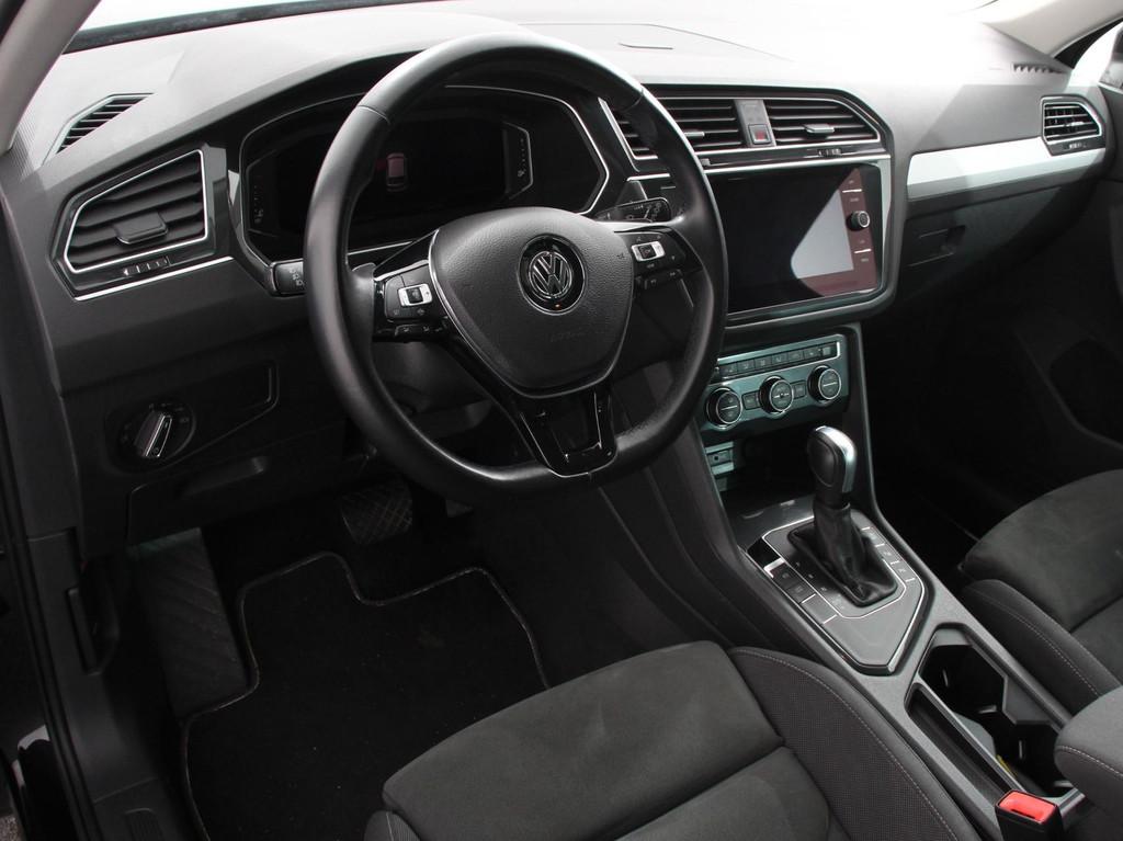 Volkswagen Tiguan 1.5 TSI Comfortline Team DSG | Navigatie |, Stof, Zwart, 4 cilinders, 150 pk
