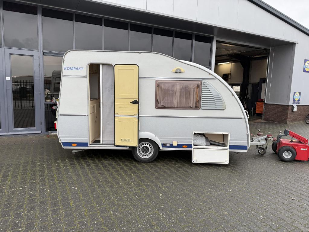 Kip Kompakt 37 EK Langslaper + WC 680KG Leeg Tent + Luifel ., Kip, Bedrijf, Treinzit, Overige typen