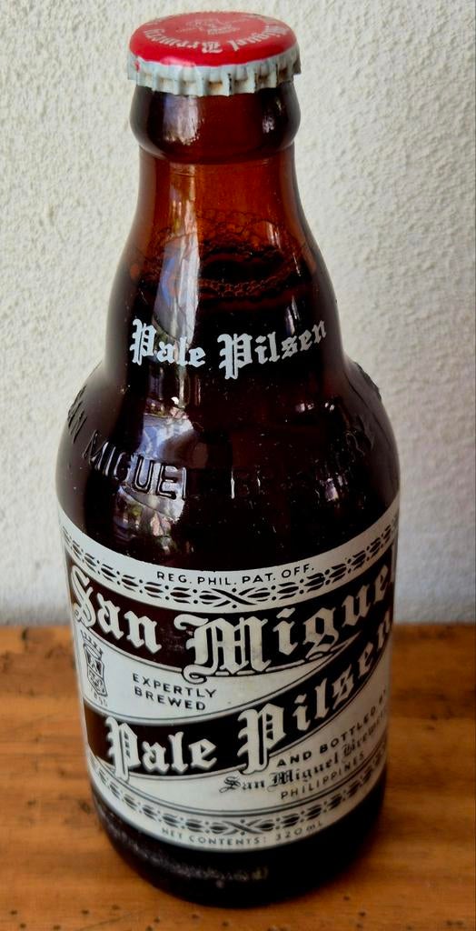 zeer oud apart vol flesje bier SAN MIGUEL pale PHILIPPINES, Verzamelen, Ophalen of Verzenden, Zo goed als nieuw, Flesje(s), Overige merken