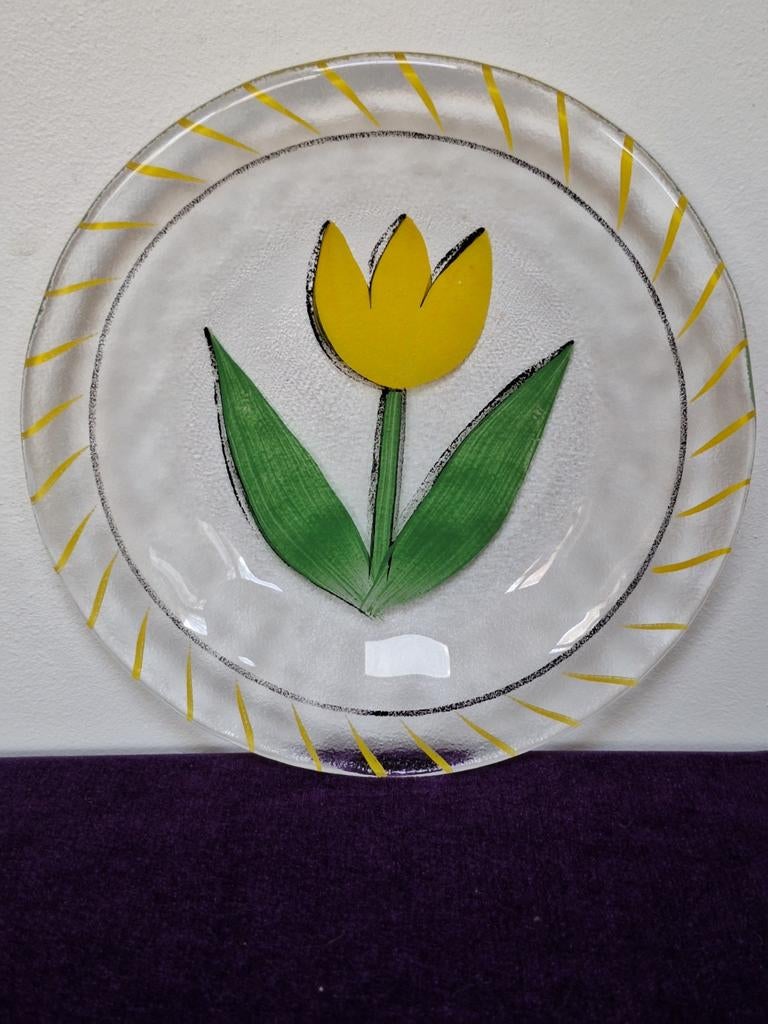 Ulrica Hydman Vallien- Glazen Bord met gele tulp- kosta boda, Ophalen of Verzenden