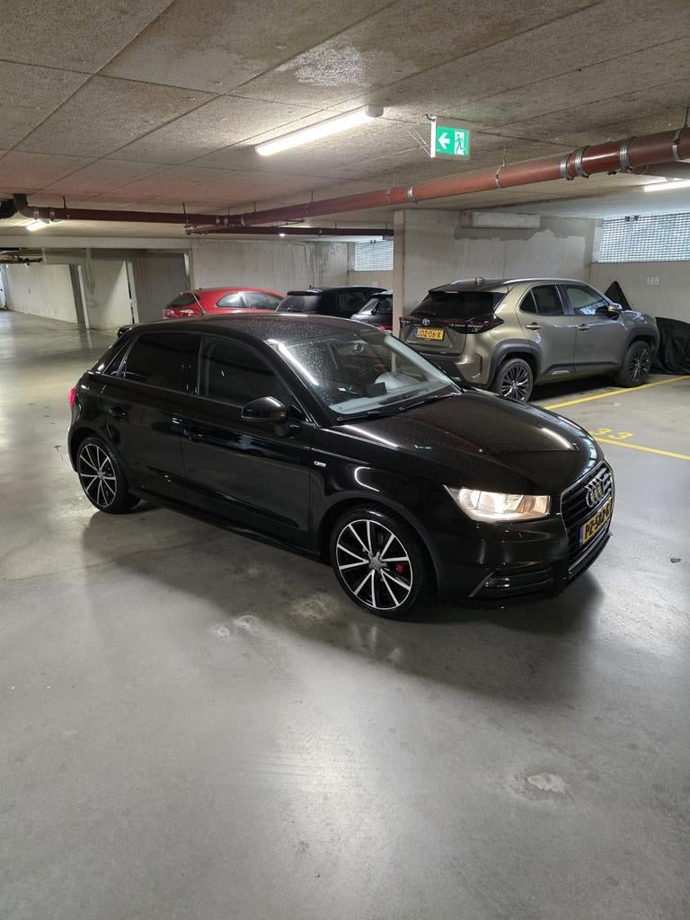 Audi A1 1.0 Tfsi 95pk 2017 Zwart S-line, Voorwielaandrijving, Stof, 95 pk, Origineel Nederlands