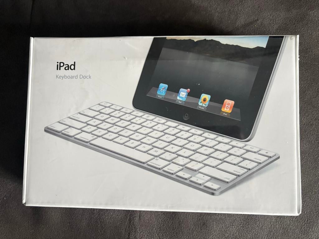 Apple A1359 iPad Keyboard Dock - Nieuw in doos, Ophalen of Verzenden, Qwerty, Nieuw, Bedraad