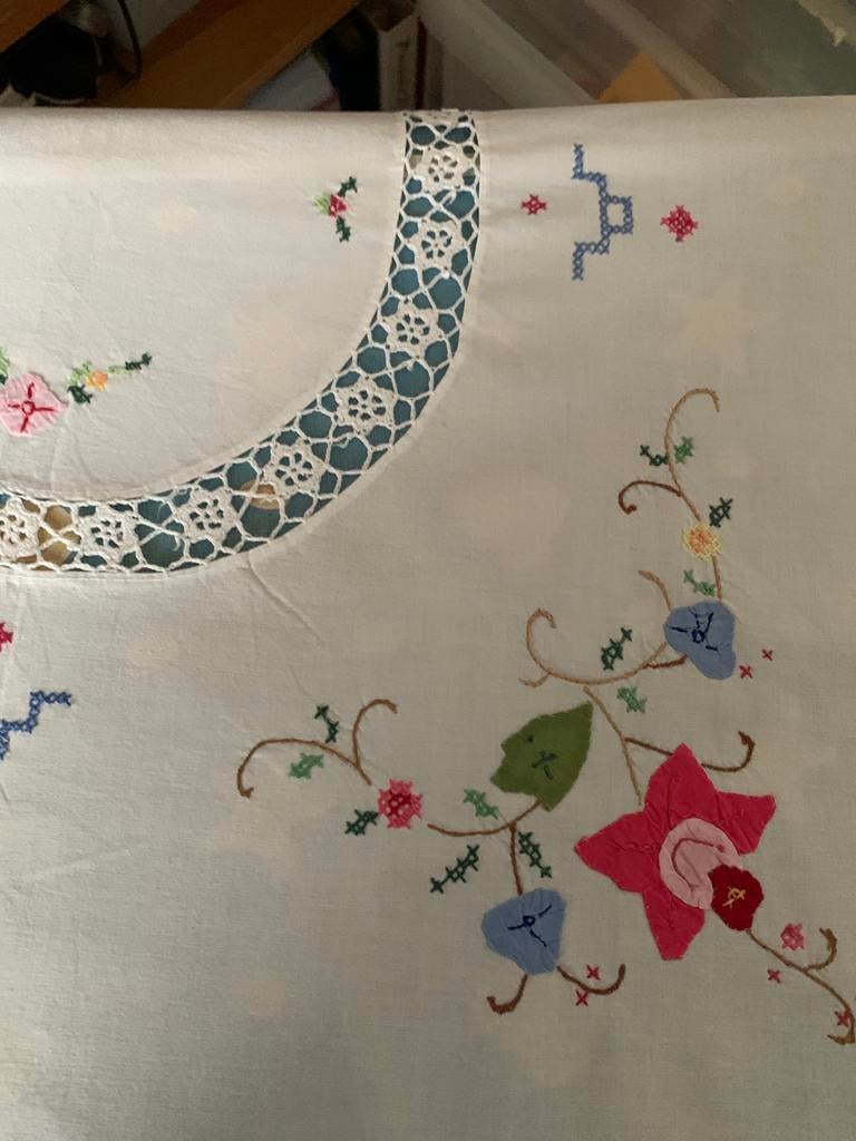 Geborduurd tafellaken, vintage ,lengte 160, breedte 120, Ophalen of Verzenden, Zo goed als nieuw, Rechthoek