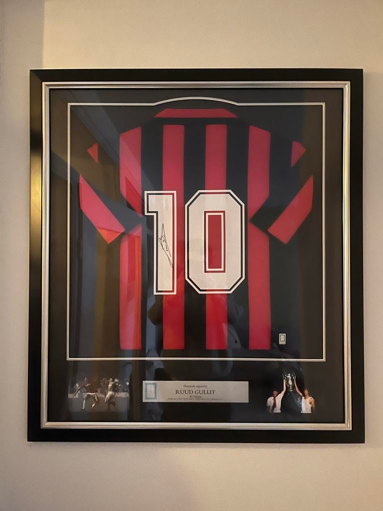 Gesigneerd Ruud Gullit AC Milan Shirt - Ingelijst, Verzamelen, Ophalen of Verzenden, Zo goed als nieuw, Buitenlandse clubs, Shirt