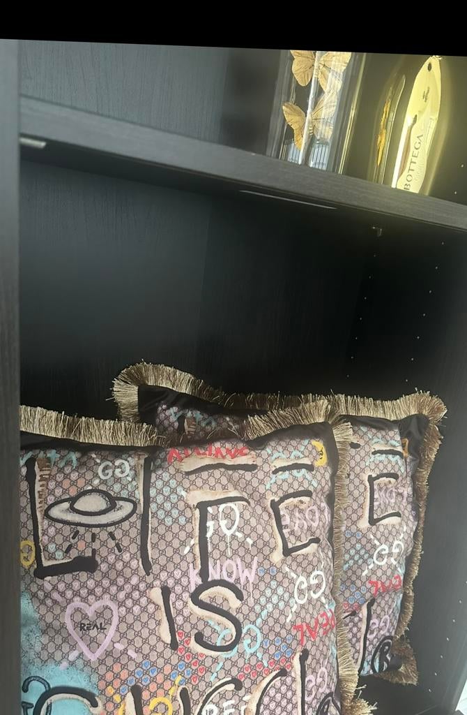 Life is gucci kussens, Huis en Inrichting, Ophalen of Verzenden, Zo goed als nieuw