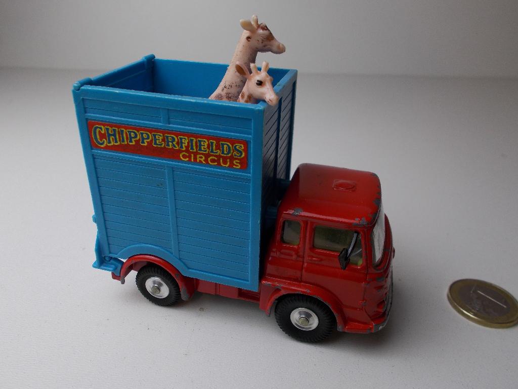 1964 Corgi Toys 503 CHIPPERFIELDS CIRCUS GIRAFFE TRUCK (-A-)