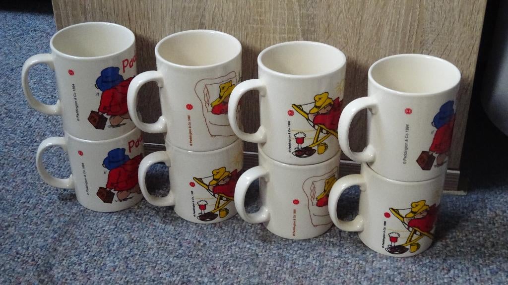 26 Koffiemokken Van Douwe Egberts Van Paddington., Ophalen of Verzenden, Zo goed als nieuw, Overige stijlen, Kop(pen) en/of Schotel(s)