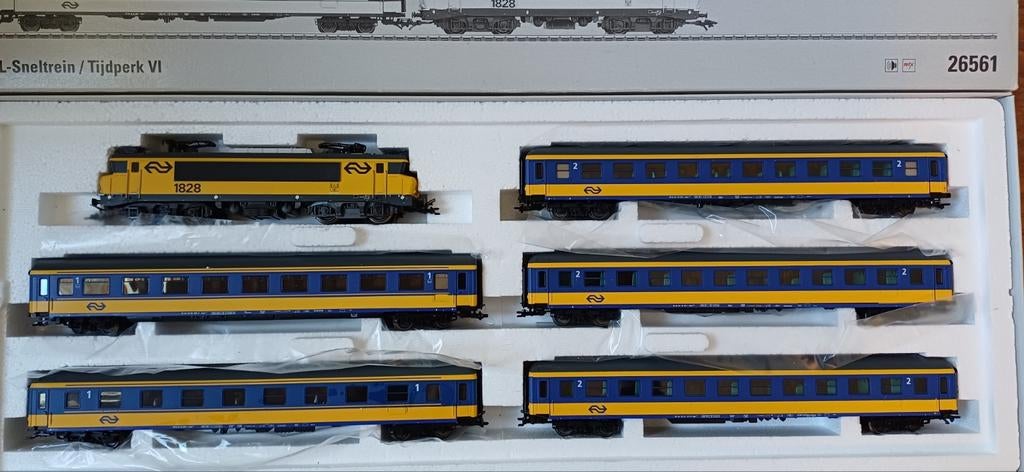 Märklin 26561Locomotief NS 1828 met 5x Passagiersrijtuigen, Wisselstroom, Locomotief, Ophalen of Verzenden, Märklin