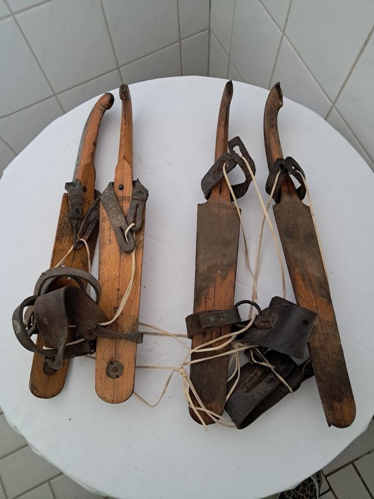 2 paar schaatsen ( houtjes), Ophalen, Noren
