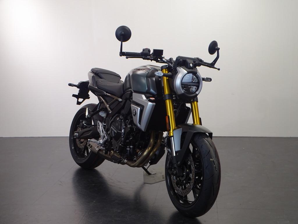 Suzuki GSX GSX-8T - foto 3