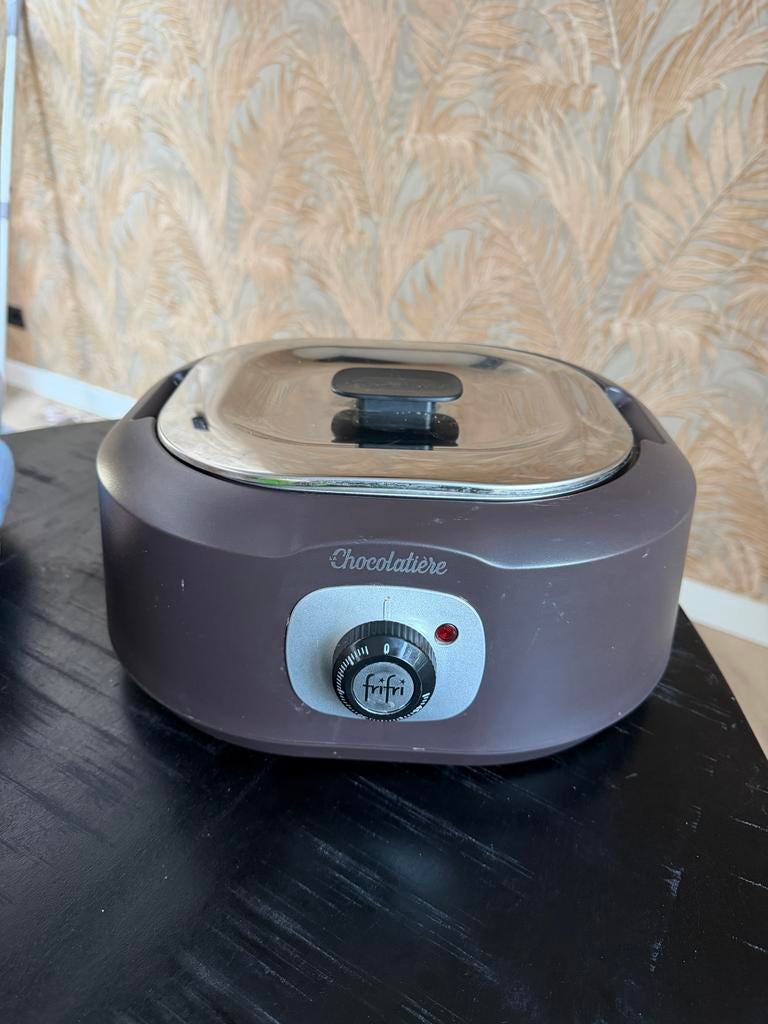 Chocolatière smeltbak met 12 bonbonmallen, Ophalen, Zo goed als nieuw