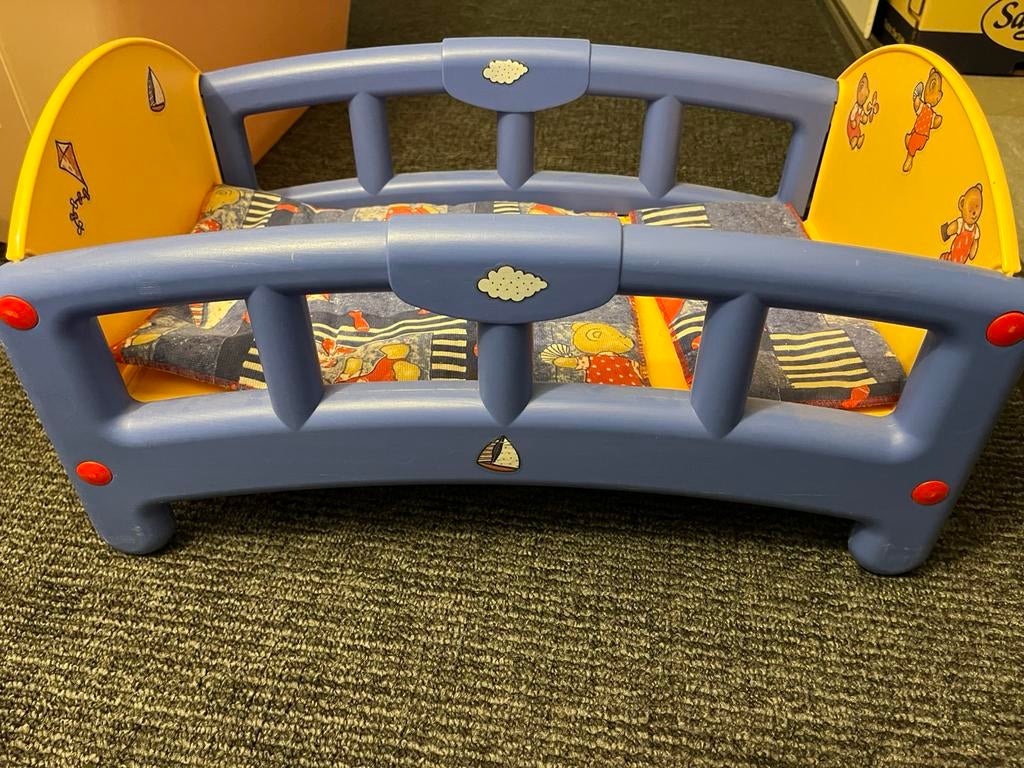 Poppenbedje plastic, Ophalen, Zo goed als nieuw, Poppenhuis