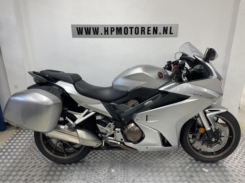 Honda VFR800 VFR800F VFR 800 F ABS TC FINAL EDITION BOVA - foto 3