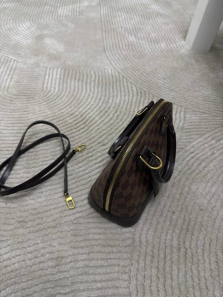 Louis Vuitton Alma BB Damier Ebene Handtas, Ophalen of Verzenden, Zo goed als nieuw, Bruin, Handtas