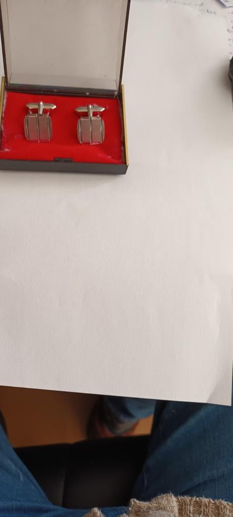 Elegante Manchetknopen in Doosje, Ophalen of Verzenden, Gebruikt, Overige materialen