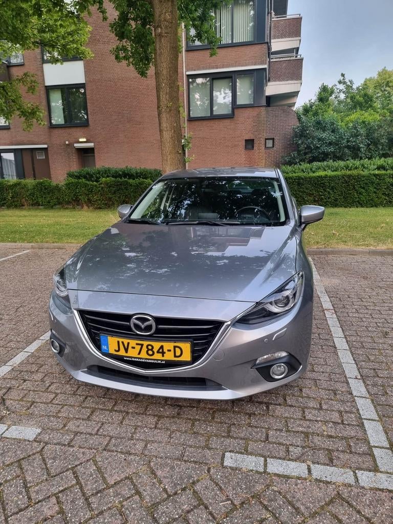 Mazda 3 2.0 Skyactiv-g 88KW Sedan AUT 2016 Grijs, Auto's, 1998 cc, Zwart, 4 cilinders, 1210 kg