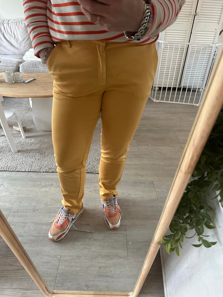Nickjean broek mt 42, Kleding | Dames, Broeken en Pantalons, Gedragen, Maat 42/44 (L), Geel, Ophalen of Verzenden