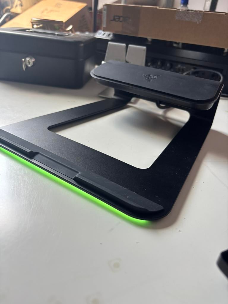 RAZER RGB laptop stand +Dock, Ophalen of Verzenden, Zo goed als nieuw