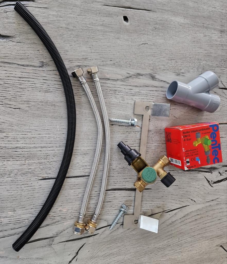 Aansluitset ophangbeugel inlaatcombinatie  boiler, Nieuw, Ophalen of Verzenden, Minder dan 3 jaar oud, Minder dan 20 liter