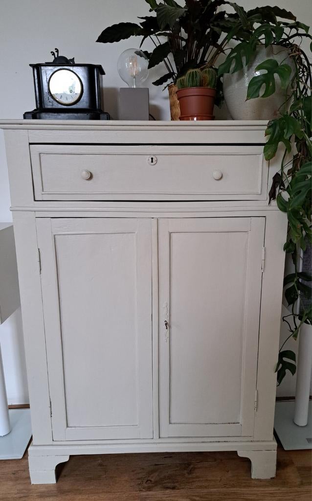 Brocante meidenkast zeer ruim. Tv uit het zicht?, Ophalen, 25 tot 50 cm