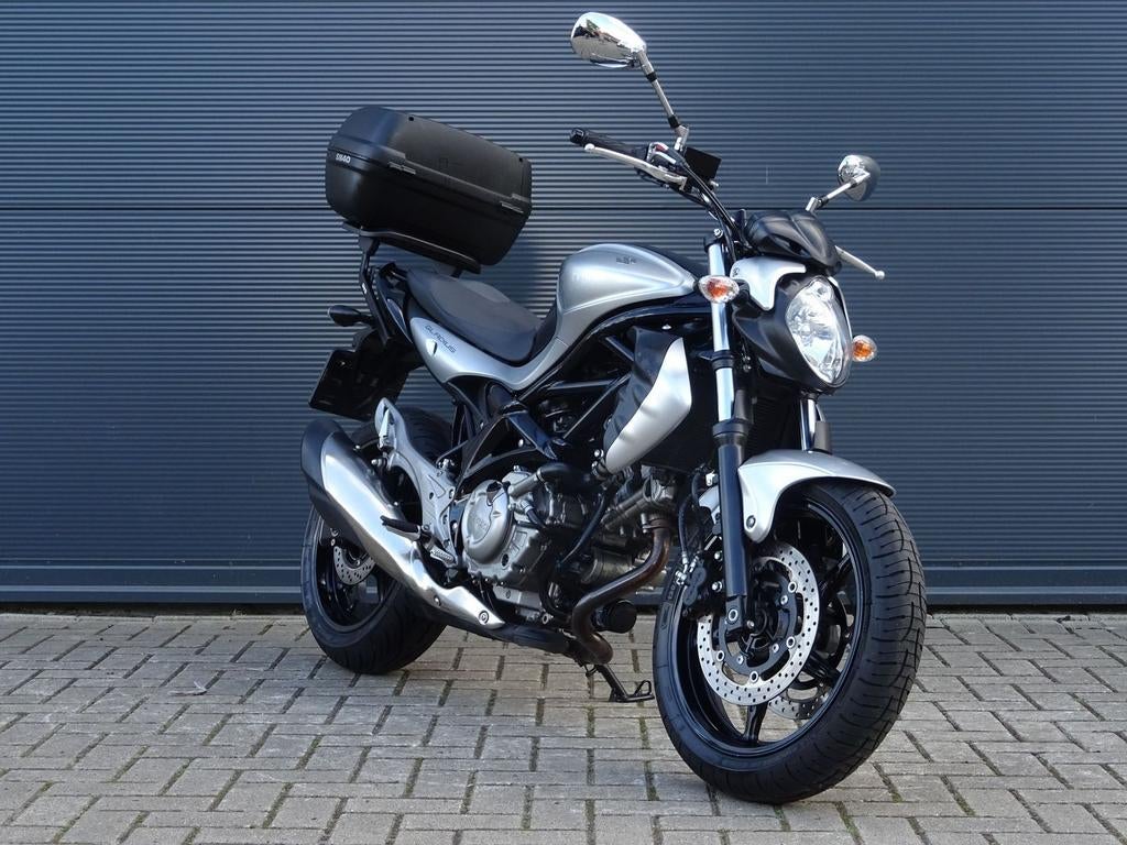 SUZUKI SFV 650 GLADIUS 2013 weinig kilometers / nette motor, Motoren, Motoren | Suzuki, Motorrijbewijs A, Bedrijf, Onbekend, Meer dan 35 kW