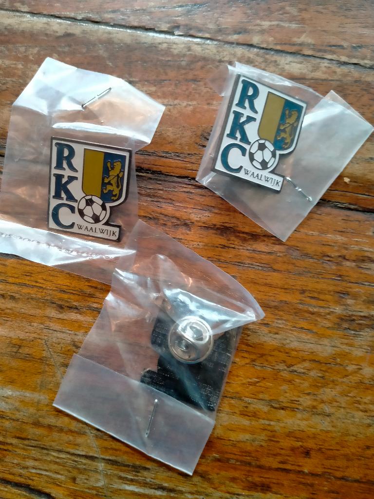 RKC Waalwijk voetbal logo pin sport club vereniging, Ophalen of Verzenden, Zo goed als nieuw, Sport