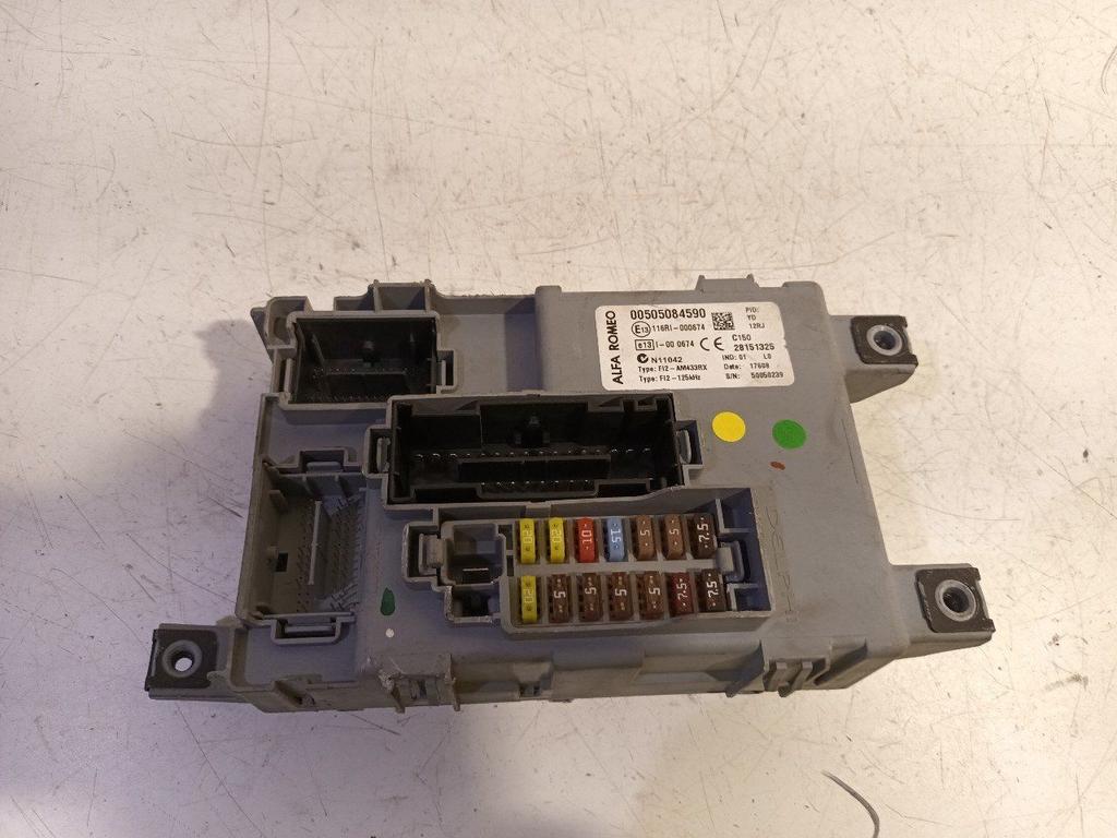 Zekeringkast Alfa Romeo MiTo, Onderdelen@venauto.nl, Van der Ven Autorecycling B.V., Gebruikt, Ettenseweg 76, 4706 PB Roosendaal, The Netherlands