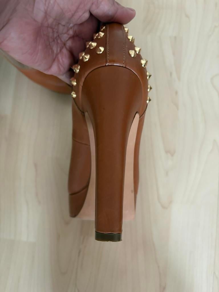 Italiaanse lederen peeptoe hakken met studs - Maat 36, Ophalen of Verzenden, Nieuw, Bruin, Pumps