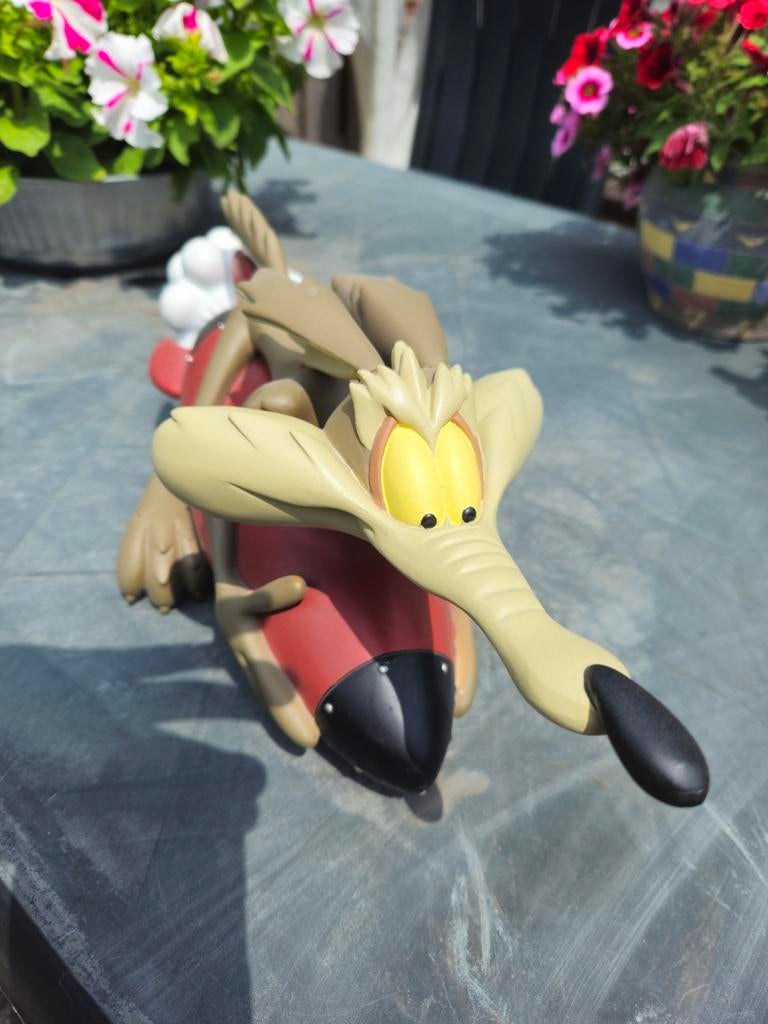 Wile E Coyote beeld Warner Bros, Verzamelen, Ophalen of Verzenden, Winnie de Poeh of vrienden, Zo goed als nieuw, Beeldje of Figuurtje